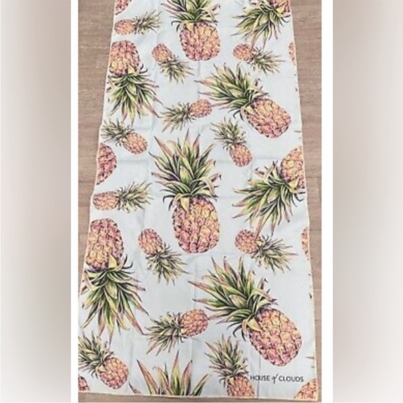 NWT House of Clouds Sand Free Microfiber beach towel Pineapple Design - Picture 6 of 6